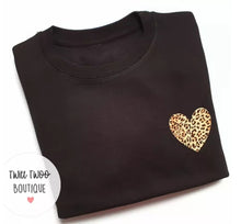 Load image into Gallery viewer, Simple heart tshirt
